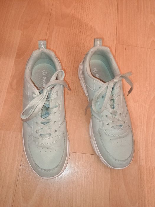 Miętowe sneakersy rozmiar 38