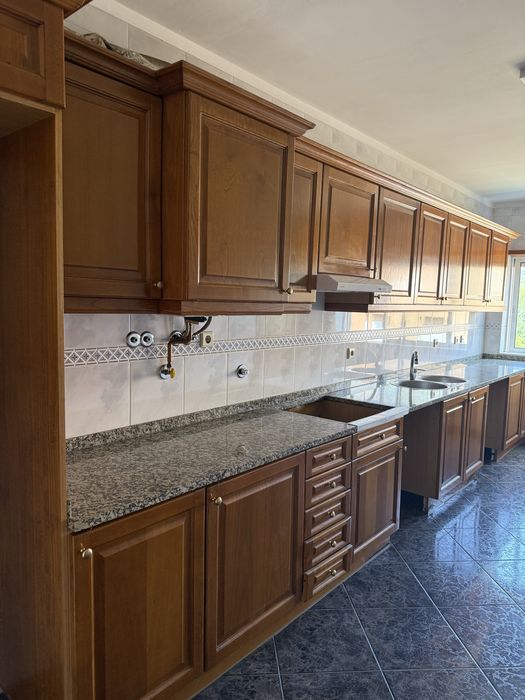 Cozinha completa em muito bom estado