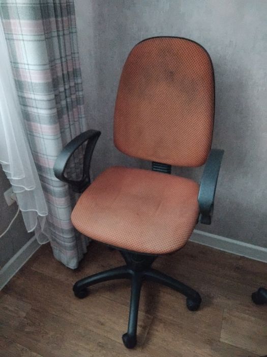 Продам  кресло  офисное.