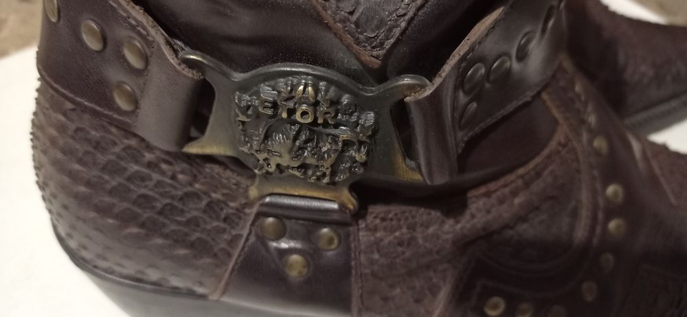 Козаки ETOR. Вживані. З натуральної шкіри та шкіри пітона