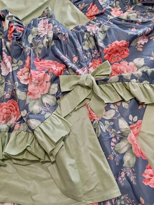 Colcha de casal com almofadas, travesseiros e camilhas. Oferta sanefa