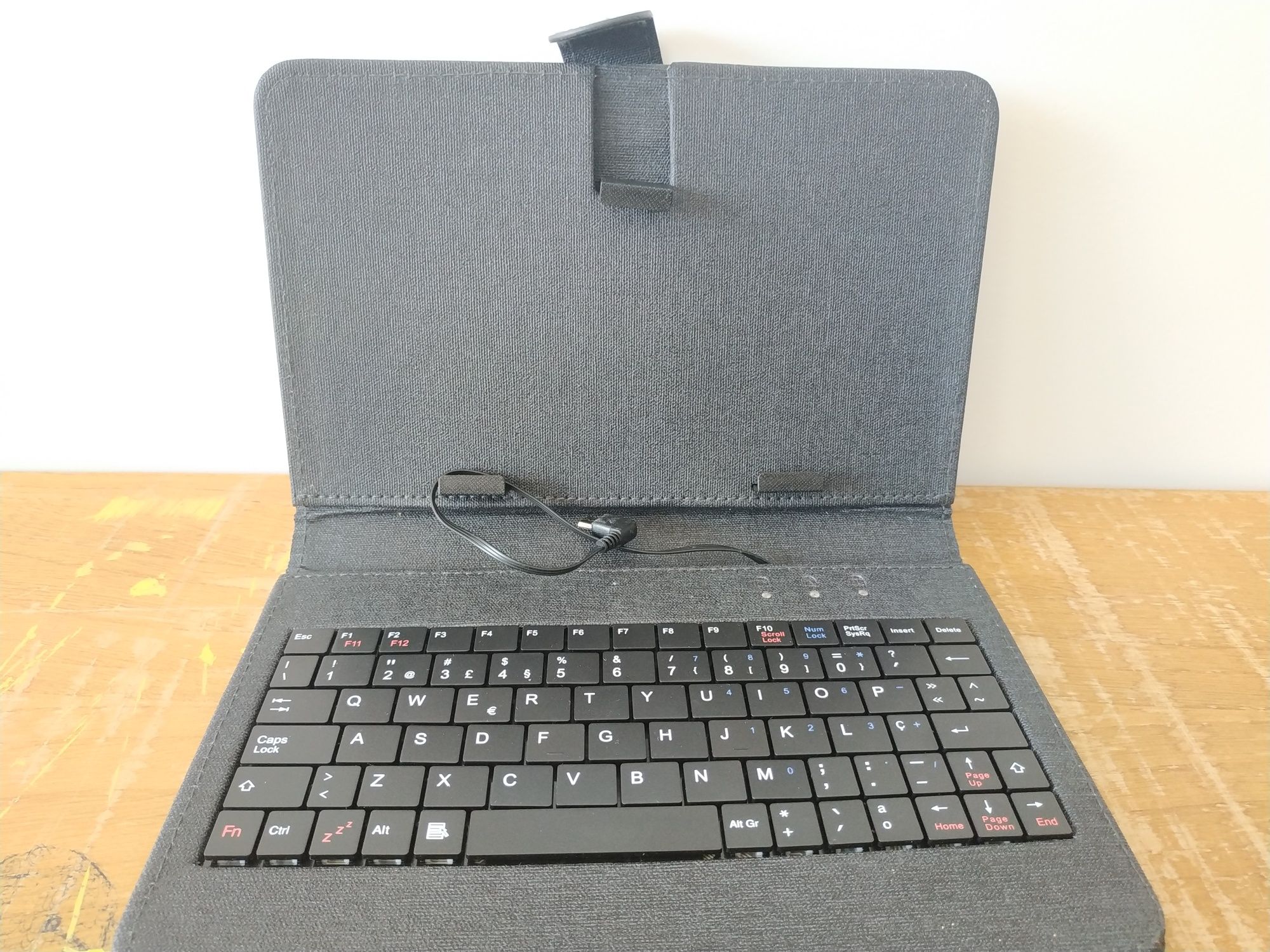 Capa Tablet com teclado Paços de Ferreira • OLX Portugal