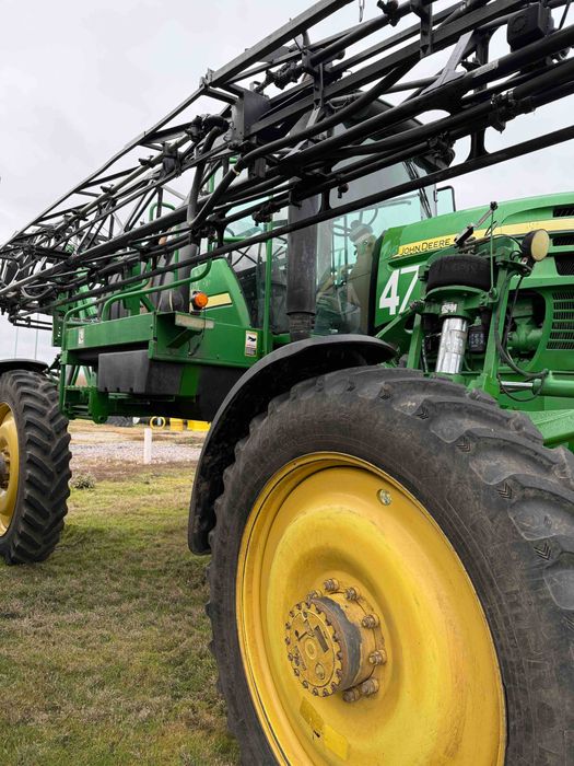 самохідний оприскувач John Deere 4730