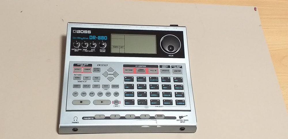 Boss DR-880 dr.Rythm automat perkusyjny.