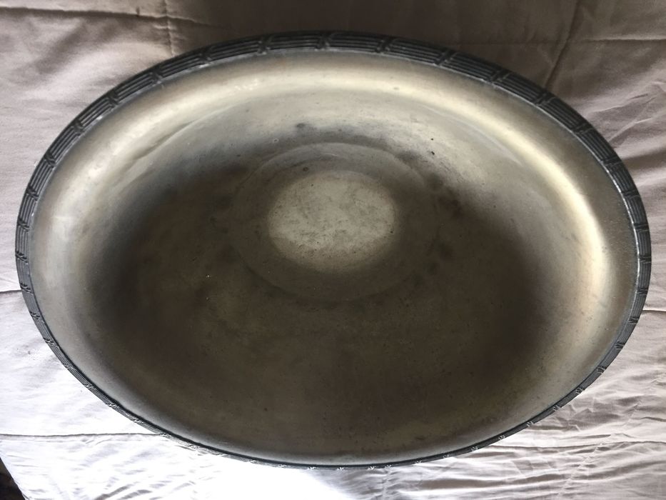 Ânfora com bacia em metálica espessurado