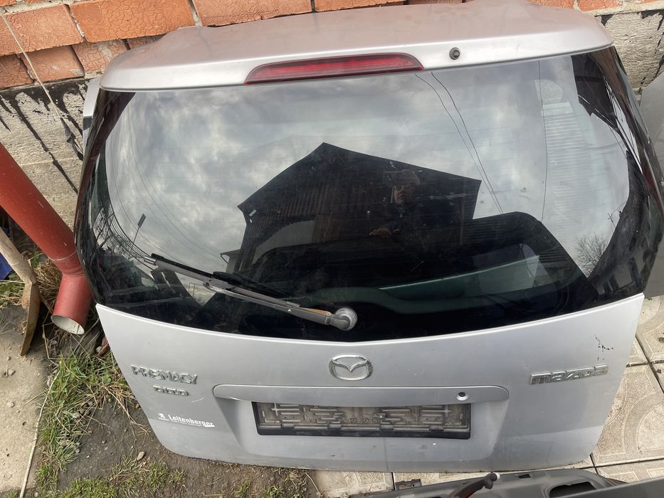 Кришка багажника зі склом Mazda Premacy мазда премасі 2001-2005 рік