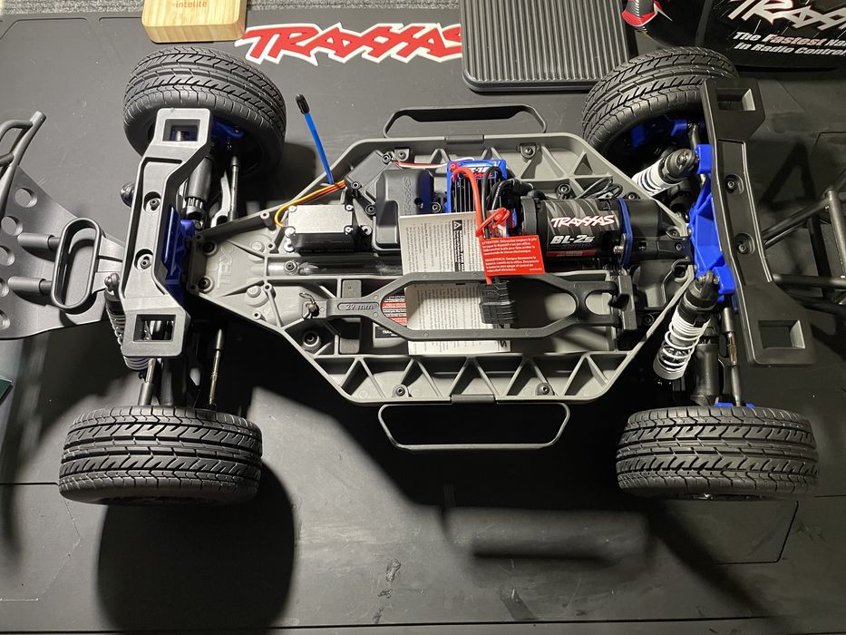 Traxxas slash 4x4 НОВЫЙ радиоуправляемая модель машинка