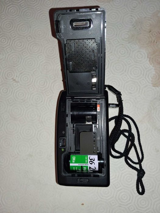 Máquina fotográfica Minolta F10