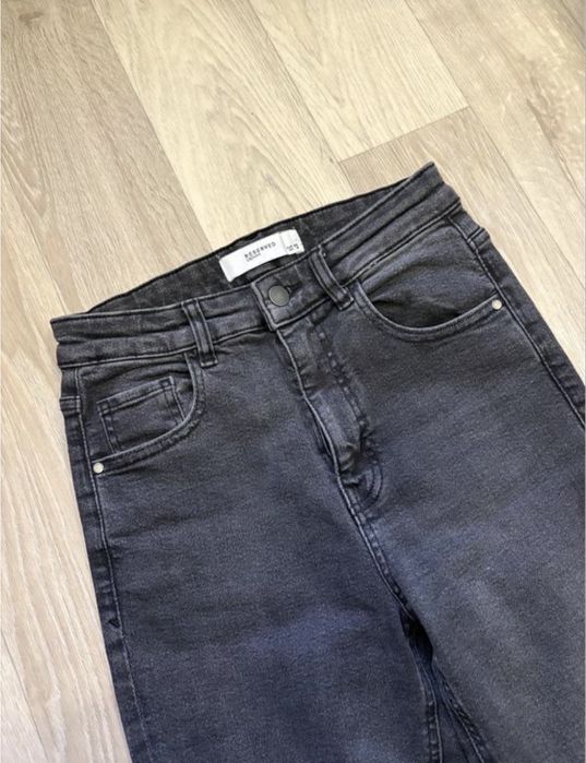 Трендовые джинсы клеш - reserved