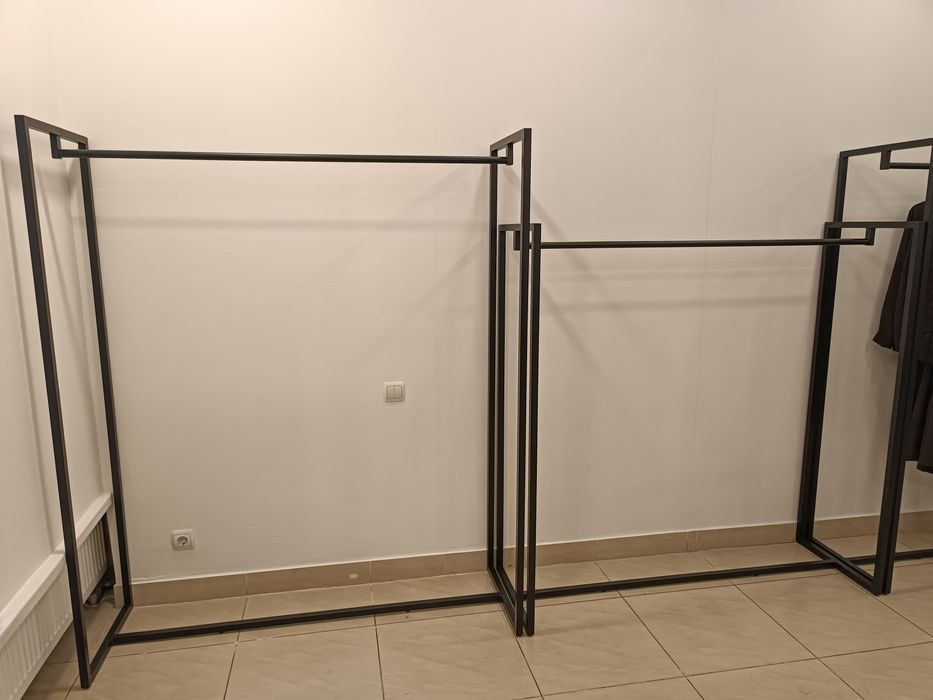Продається торгівельне обладнання для магазину одягу
