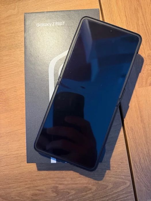 Samsung Galaxy Z Flip 7 5G - 512GB 12GB