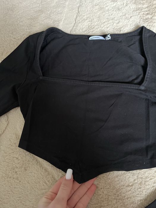 Топ на довгий рукав з відкритим декольте