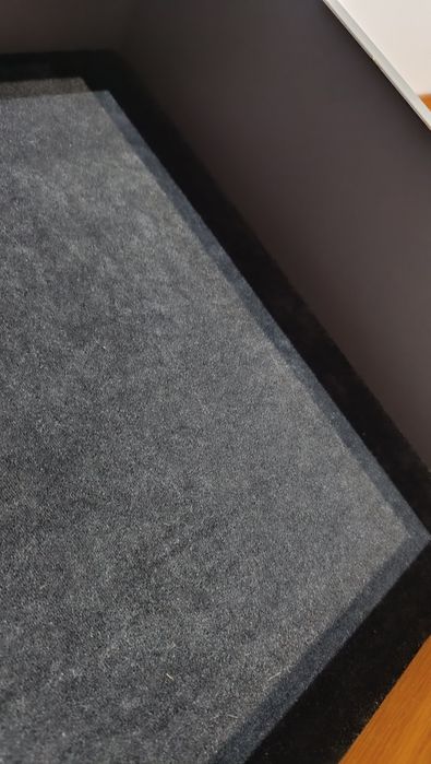 Cómoda de madeira maciça