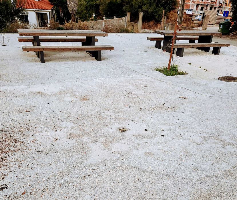 Grandes áreas/remodelado em condomínio Fechado com Garagem