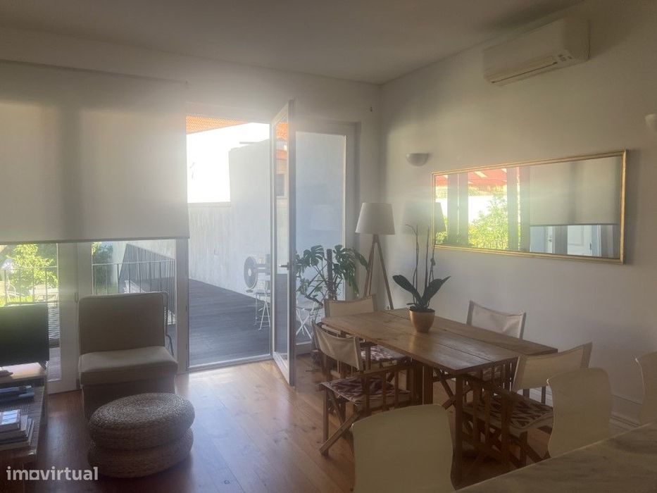 Apartamento T2, com jardim e garagem, no centro do Porto