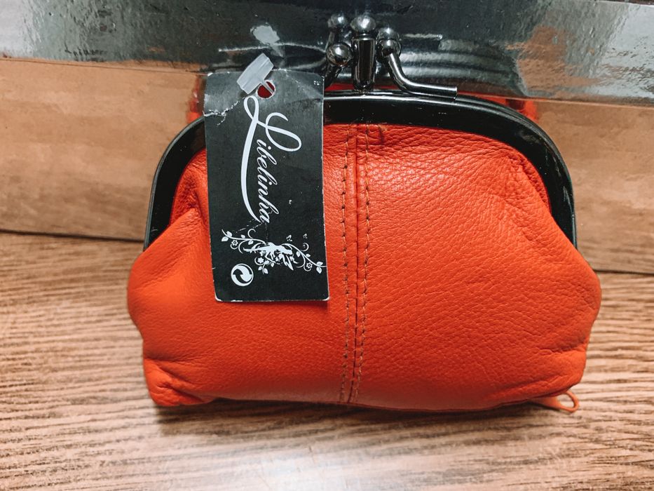 Carteiras novas nunca usadas