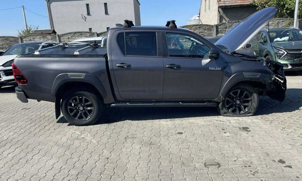 Разборка Toyota Hilux капот