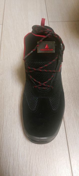 Рабочие кроссовки  новые