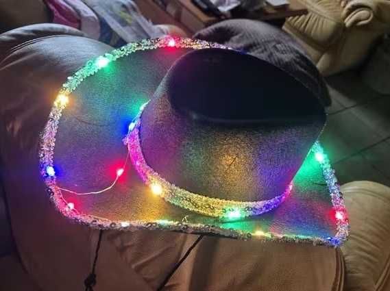 Kapelusz kowbojski w stylu retro.