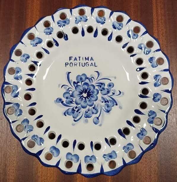 Prato cerâmica de Alcobaça alusivo a Fátima