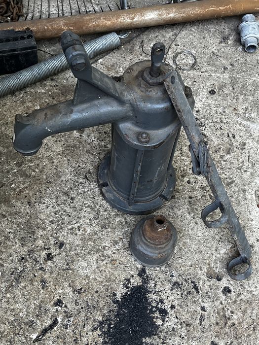 Помпа для води ручна