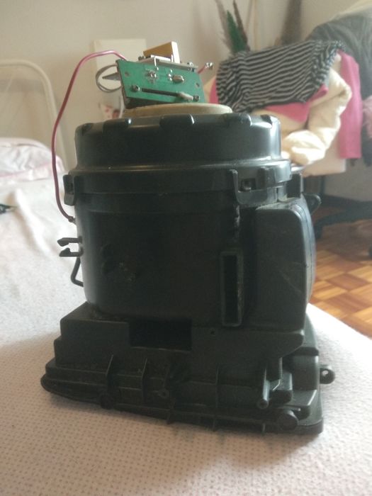 Impecável motor de máquina de aspirar pó , usada mas  funciona