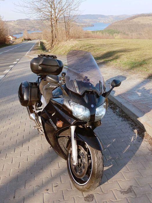 Yamaha FJR 1300 od statecznego motocyklisty