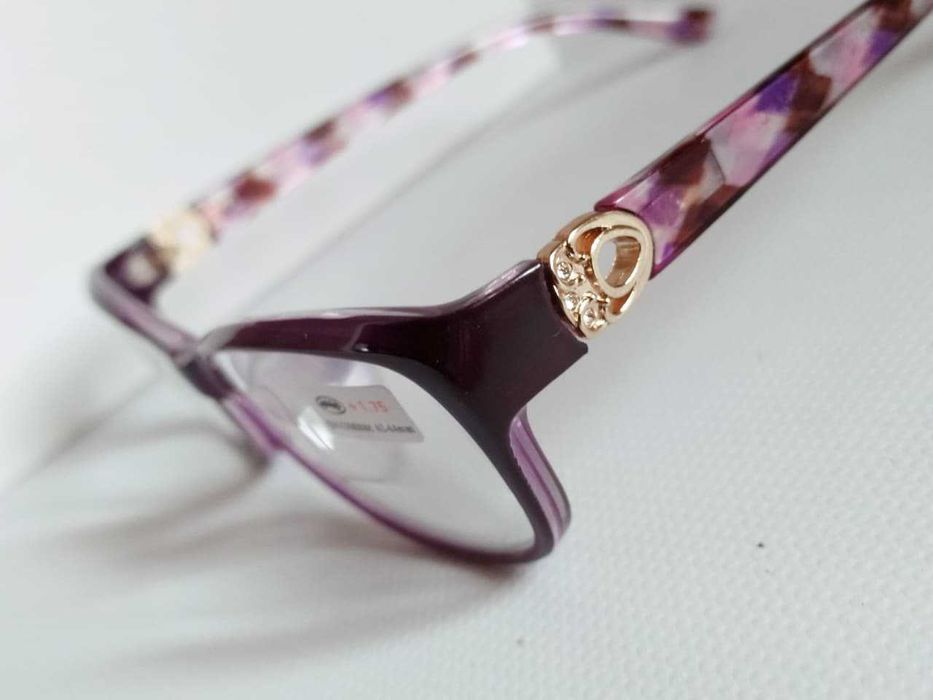 Жіночі окуляри для зору скляним