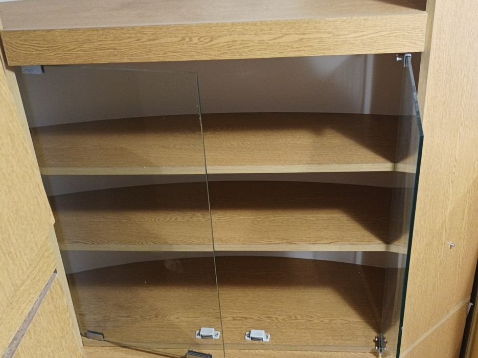 Regał narożny  częściowo przeszklony