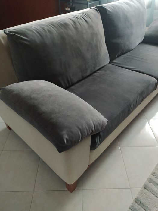 Sofá 4 lugares com 2 pufs