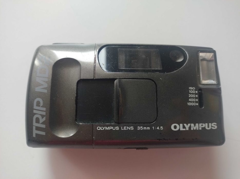 Olympus aparat fotograficzny małpka analogowy analog kompakt
