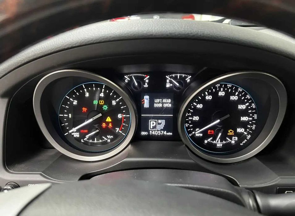 Toyota Land Cruiser 200 V8