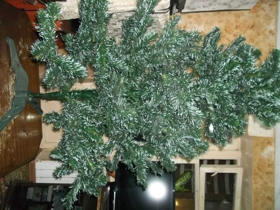 елка на новый год новая