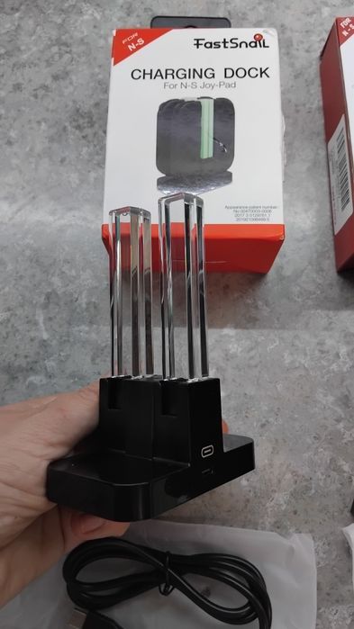 зарядні док-станції для контролерів Nintendo Switch.