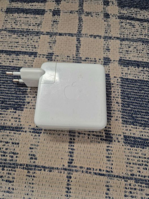carregador 61W Apple usb-c  A1718 original  testado sem anomalia