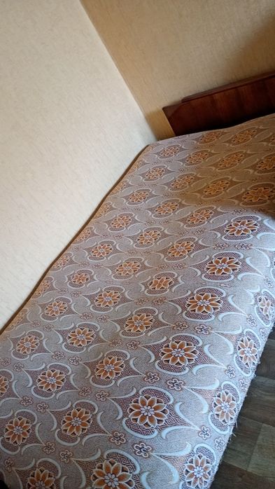 Віддаю  диван безкоштовно