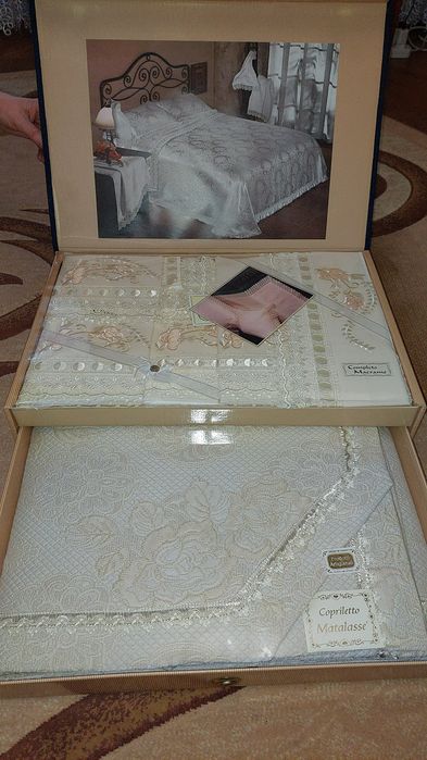 Італійський комплект текстилю . ЦІНА 3800 ГРН .