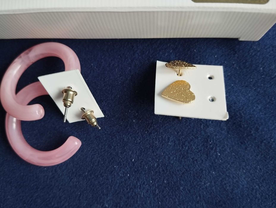 Zestaw podwójna bransoletka+5 par kolczyków.