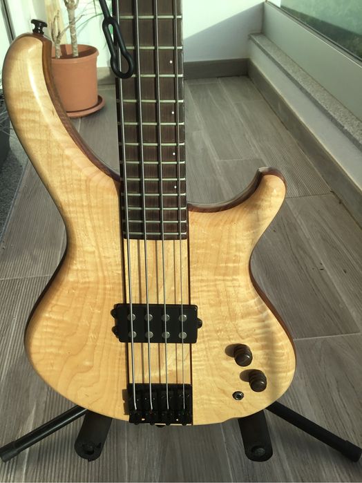 Baixo JP 4 cordas novo