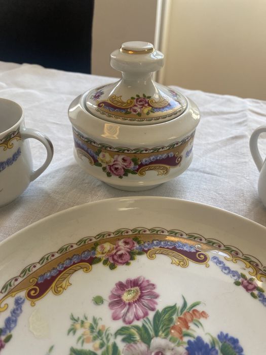Conjunto prato e chávenas e açucareiro  Limoges