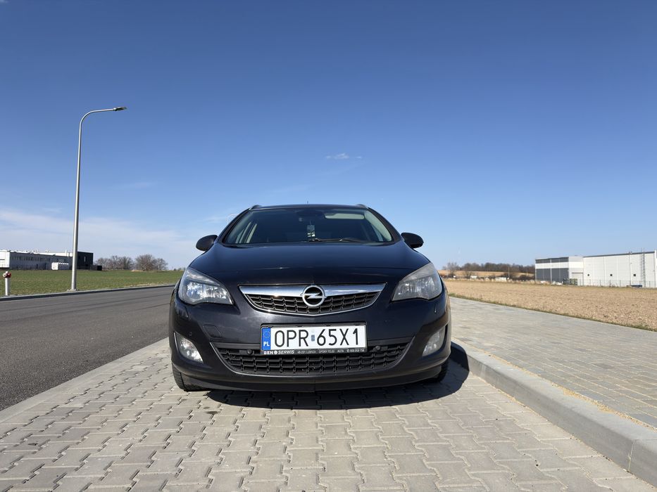 Opel Astra J 2011, 1.7 CDTI