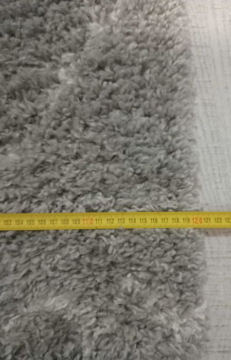 Tapete retangular cinzento