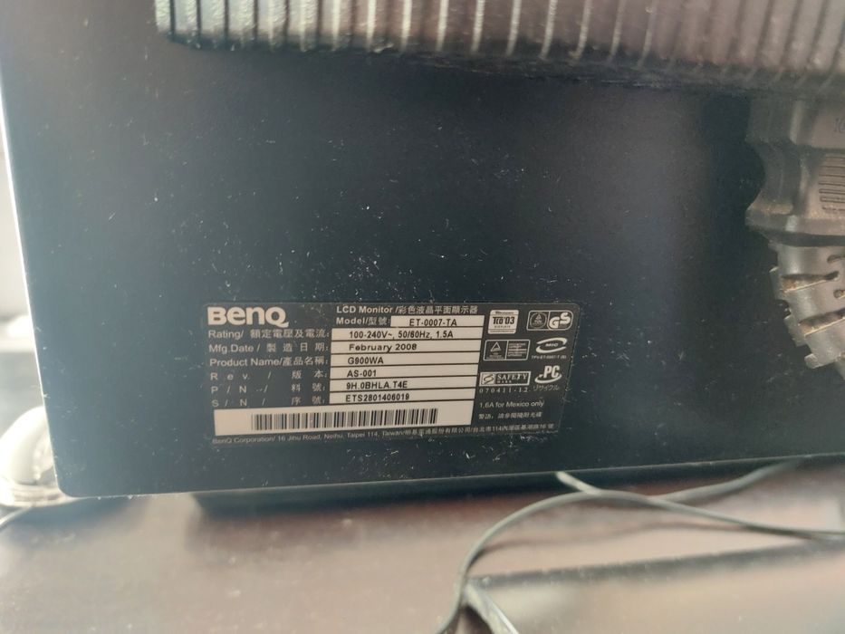 Komputer stacjonarny z monitorem plus głośniki i kamerka