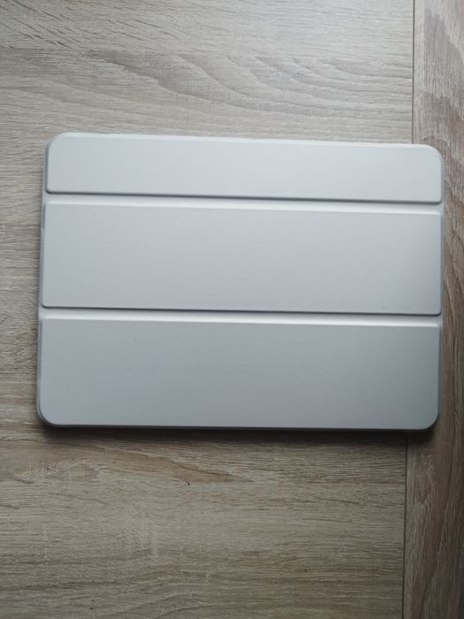 Śliczne etui z klapką do iPada Air 5/4