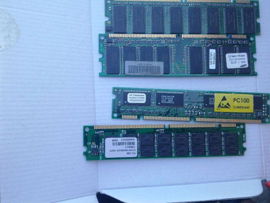 8 Memórias RAM visíveis na foto