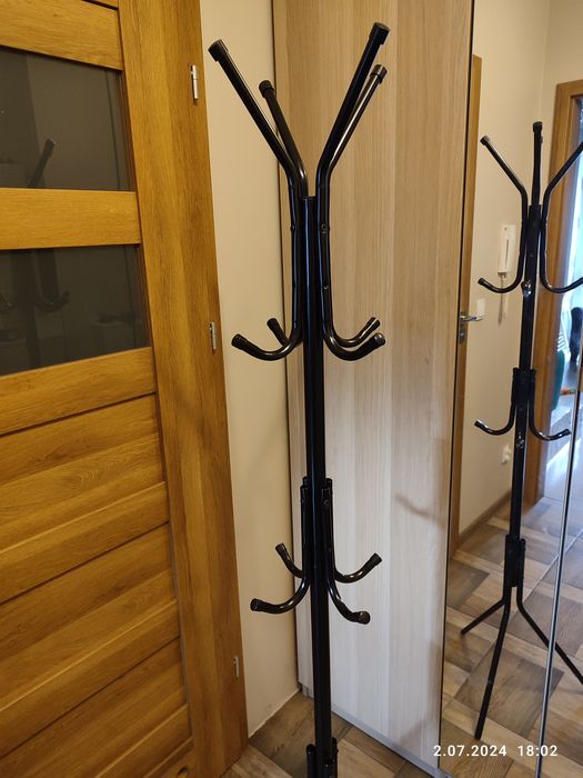 Nowy czarny wieszak organizer na ubrania stojący