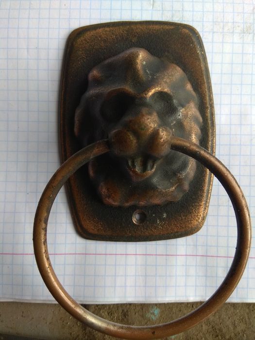 Ручка дверная Лев