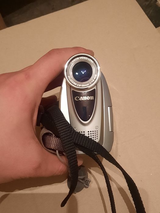 Продам відеокамеру  Canon MV830i