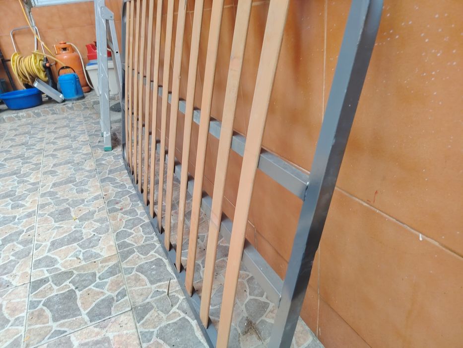 Estrado de cama de solteiro