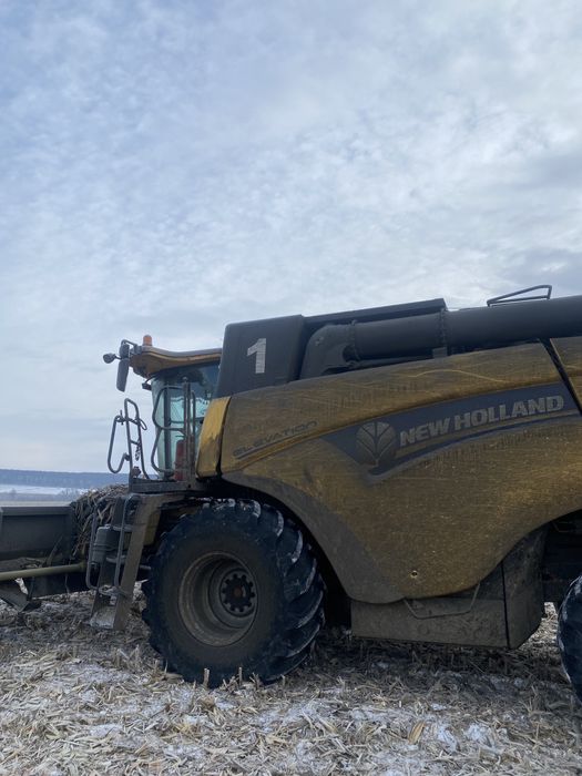 Комбайн New Holland CX 8080. Ню Холанд 8080. Комбайн.